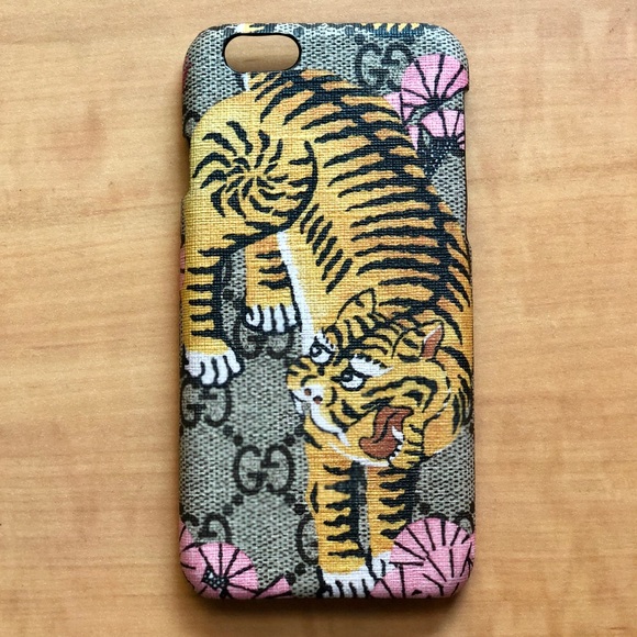 Authentic Gucci iphone 6 & 7 case - Picture 1 of 3